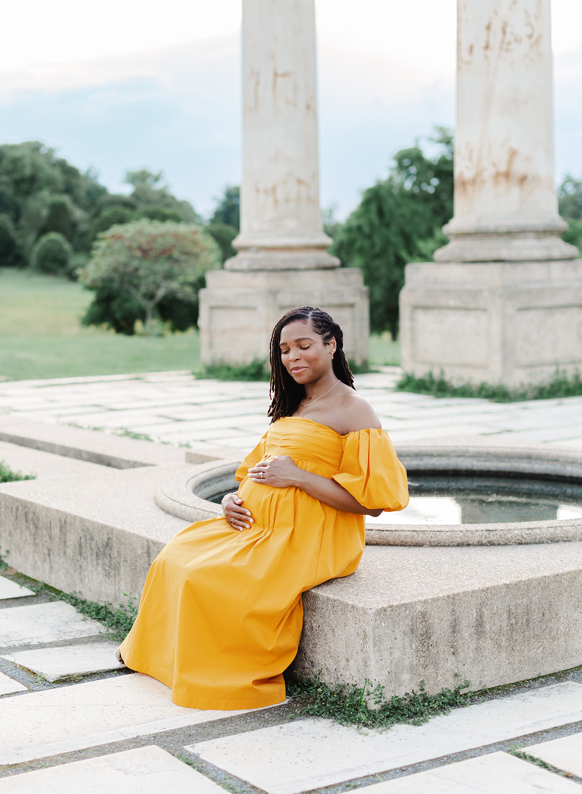 maternity session with columns