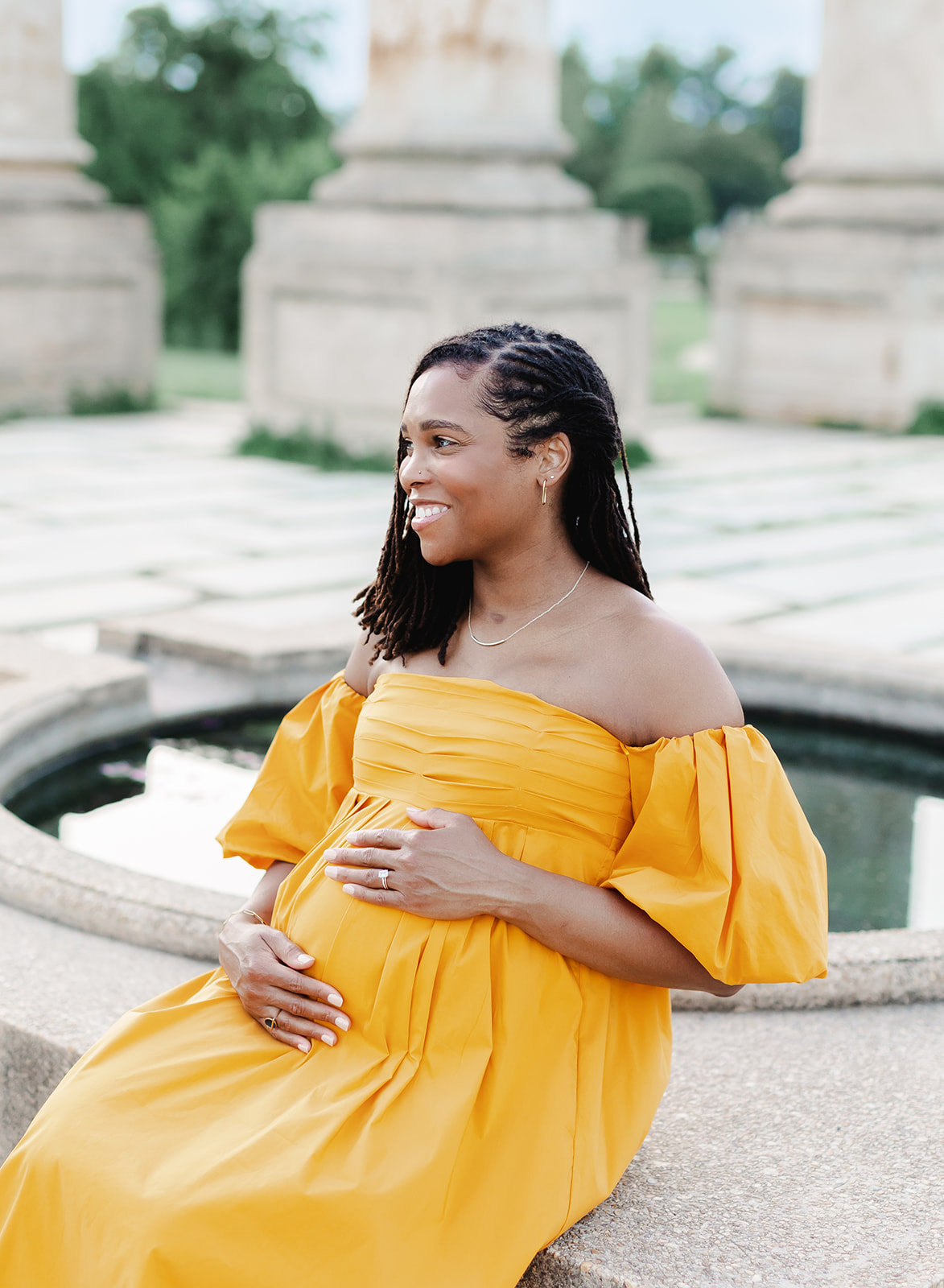 maternity session with columns