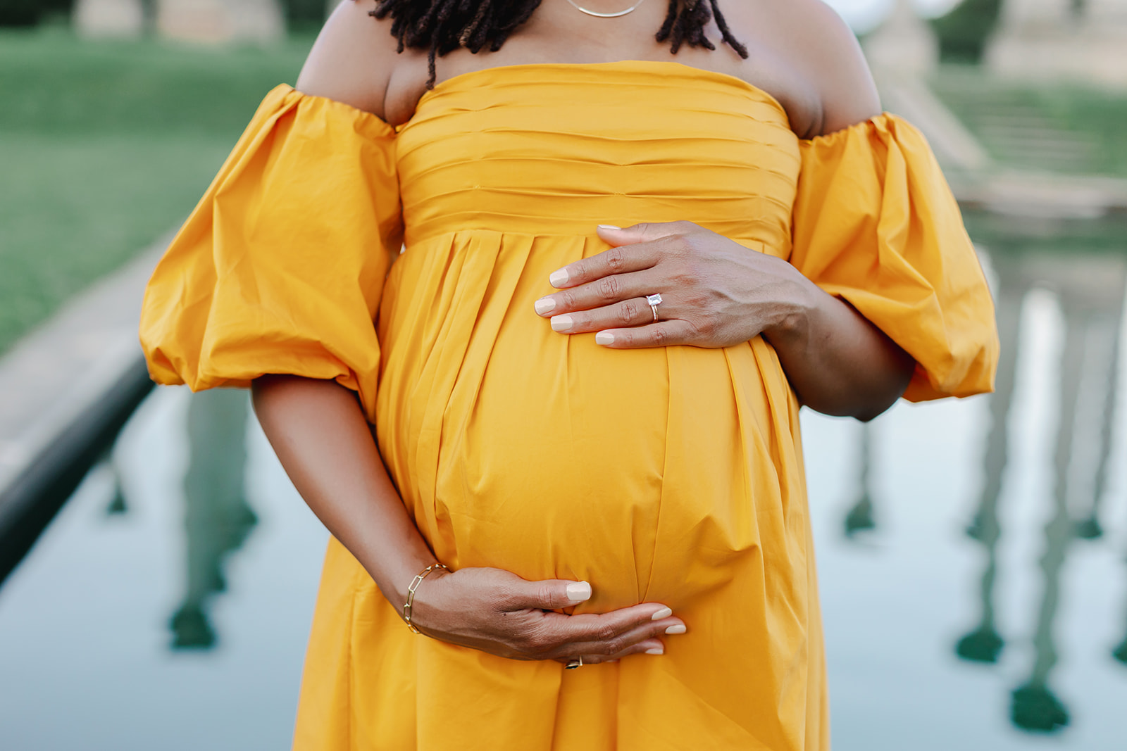 maternity session in a field