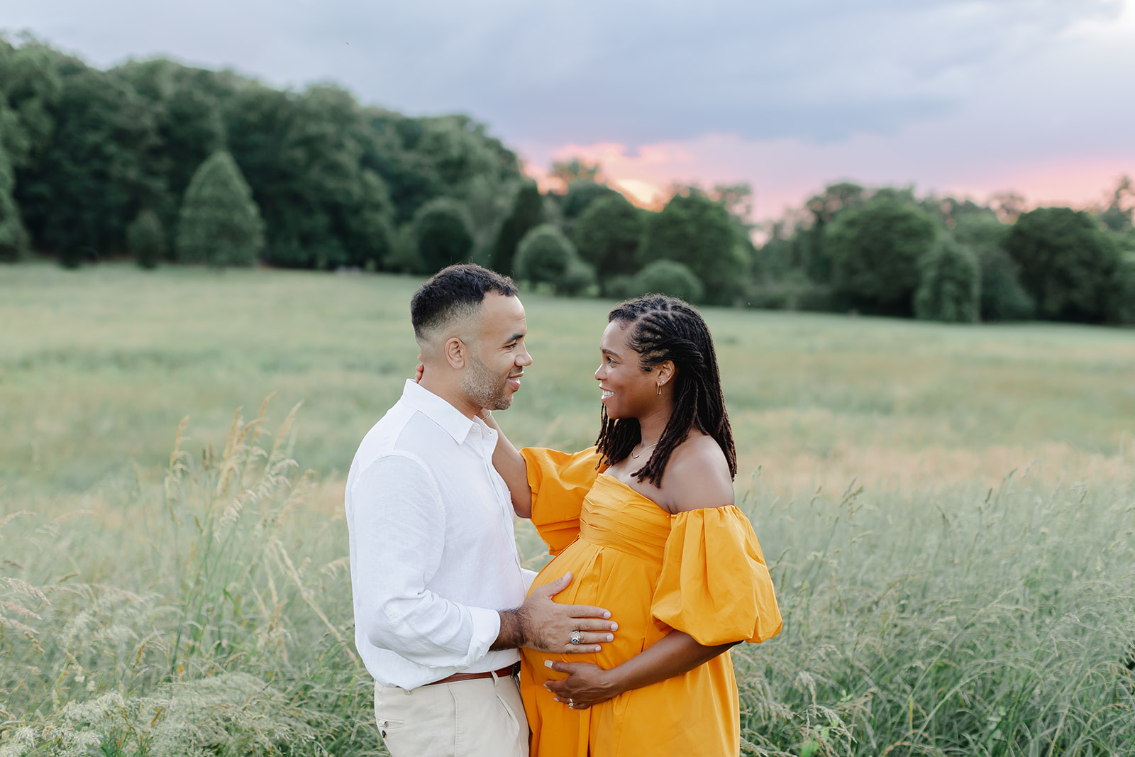 maternity session in a field