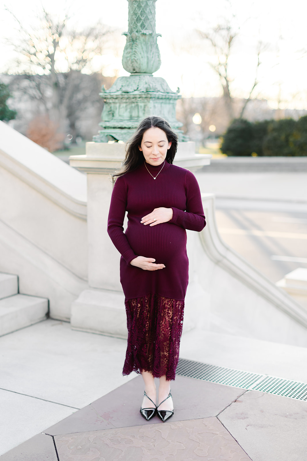 Pregnant mom in a maroon dress in front of the Library of Congress