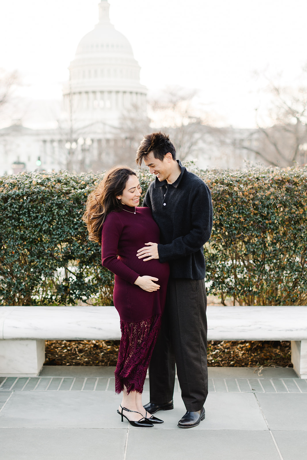 couple expecting a baby in front of the US capital